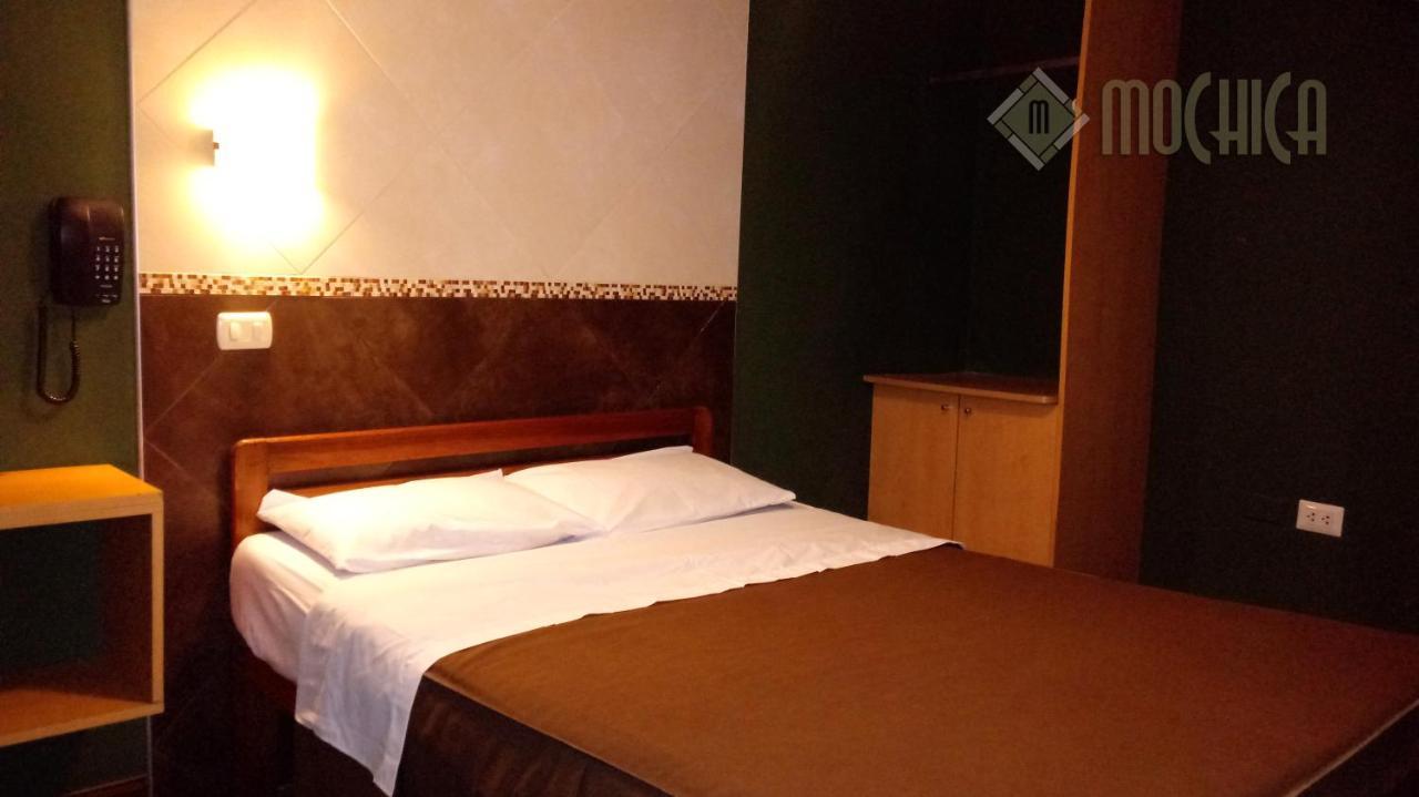 Hostal Residencial Mochica Lima Buitenkant foto