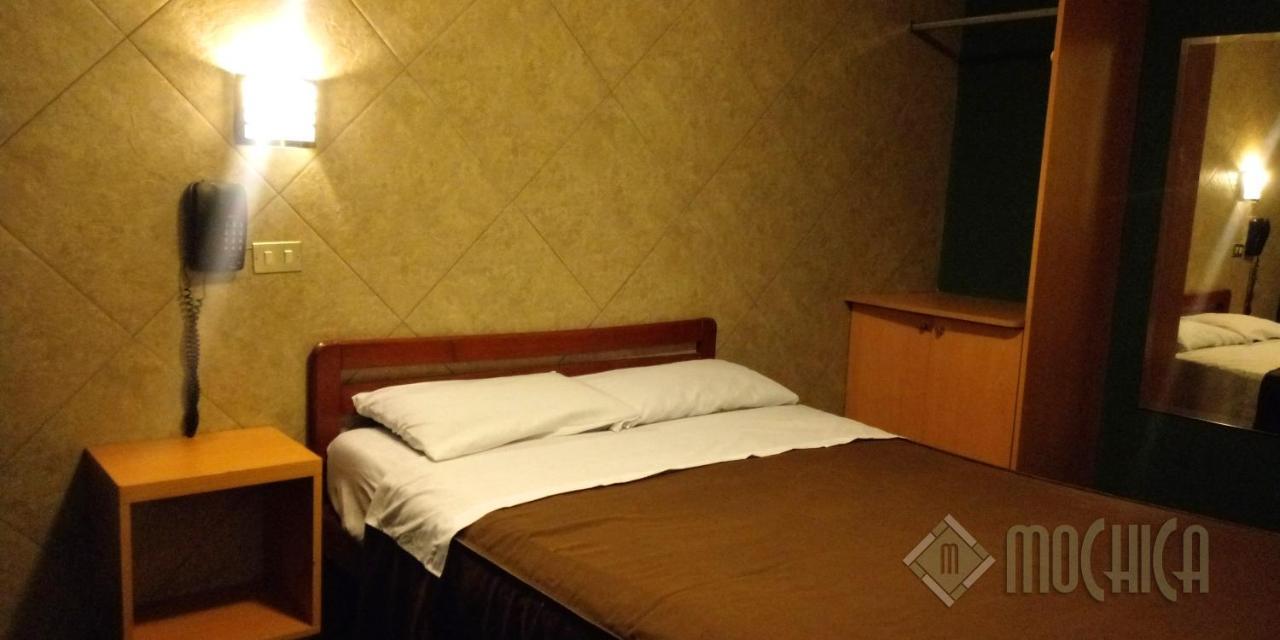 Hostal Residencial Mochica Lima Buitenkant foto