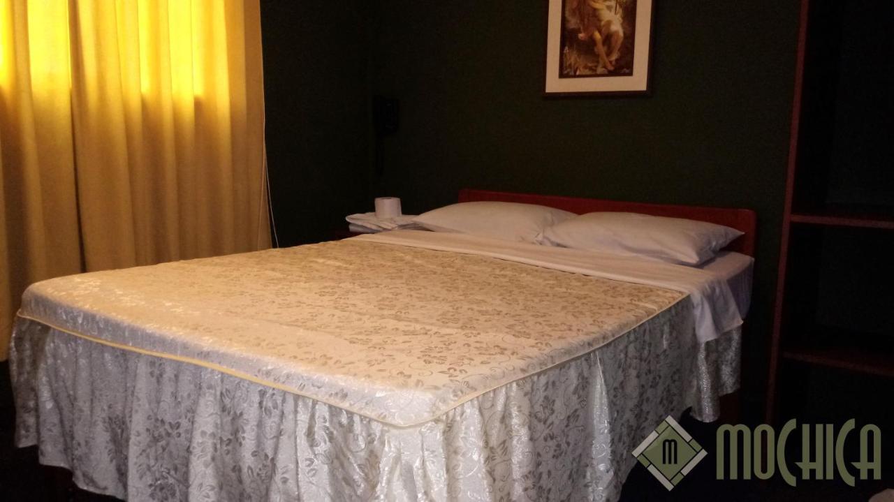 Hostal Residencial Mochica Lima Buitenkant foto