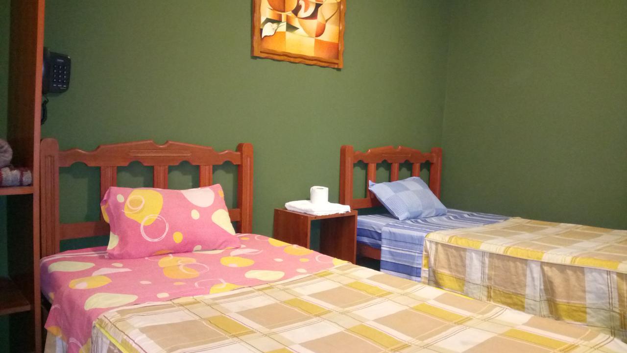 Hostal Residencial Mochica Lima Buitenkant foto